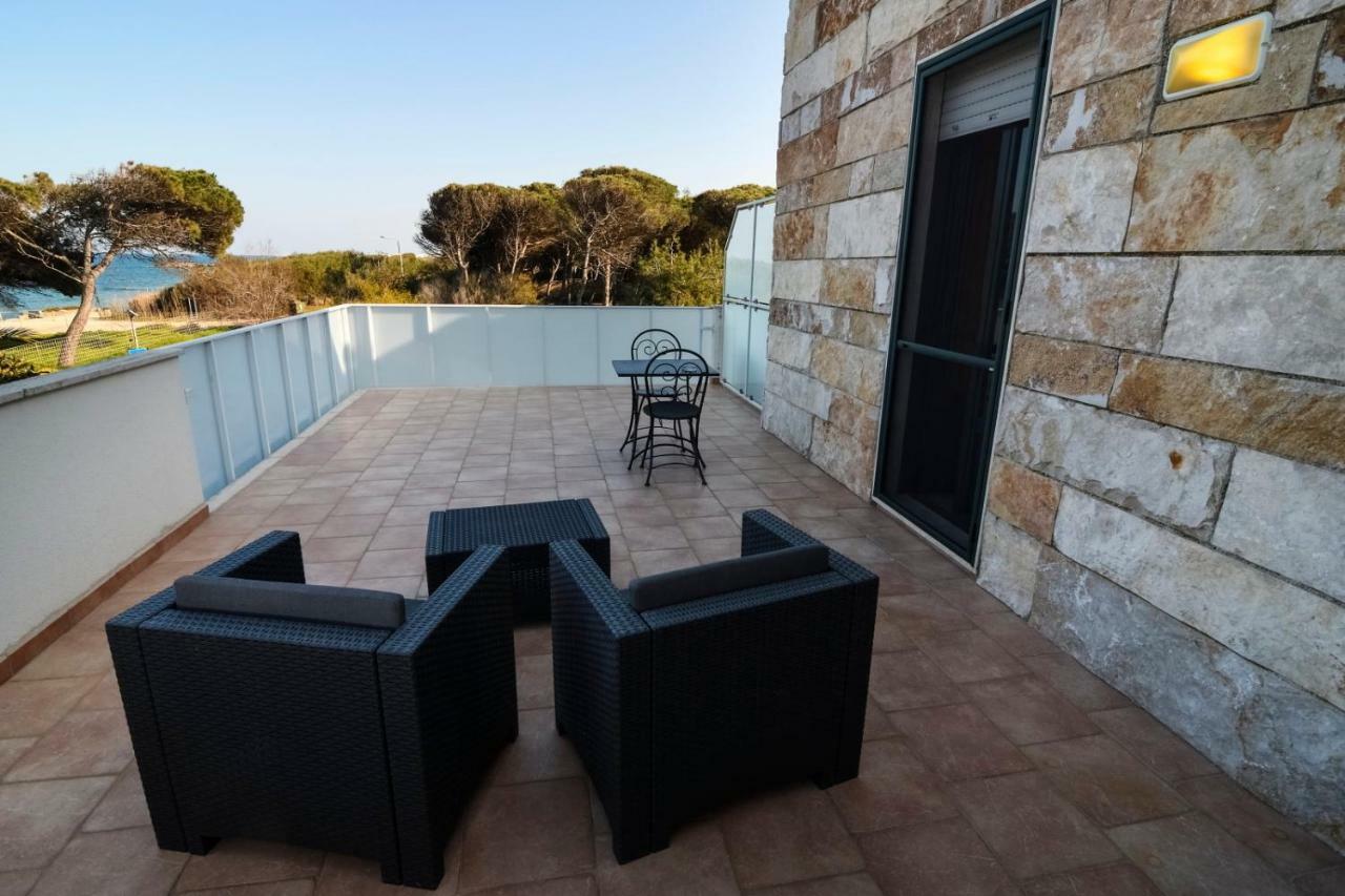 B&B Neptunia Fronte Mare Torre Specchia Ruggeri Exterior foto