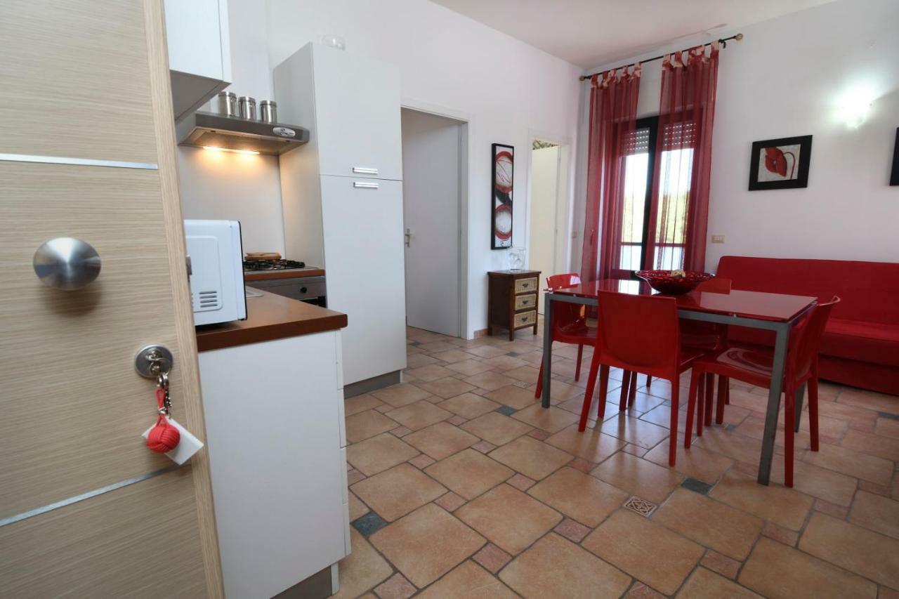 B&B Neptunia Fronte Mare Torre Specchia Ruggeri Exterior foto